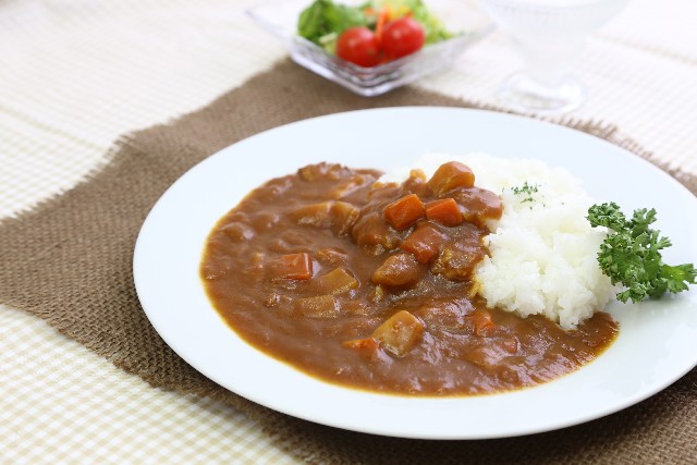 カレーとハヤシライスはカロリーや発祥が違う ビーフシチューの仲間 違いが分かる豆知識 チガクラ