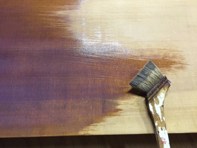 ニスの油性と水性の違いと特徴 ステインやオイルフィニッシュとの違いは 違いが分かる豆知識 チガクラ